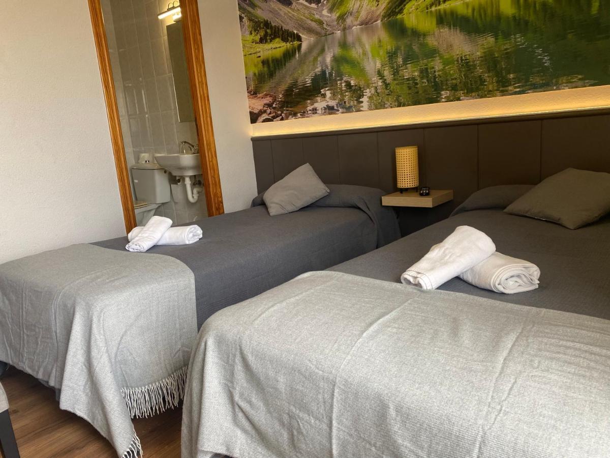 Hostal Restaurante Rio Ubierna Quintanilla-Vivar Bagian luar foto